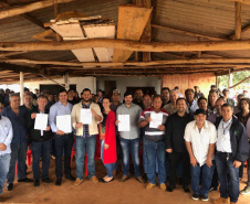 O Instituto de Terras, Cartografia e Geologia do Paraná (ITCG) assinou um Termo de Cooperação para que seja concluído o processo de reforma agrária e regularização fundiária dos assentamentos Norte Sul e Novo Horizonte, entre os municípios de Cafeara e Santo Inácio, no Noroeste do Estado, com anuência da Superintendência do Instituto Nacional de Colonização e Reforma Agrária (Incra). Foto: Divulgação/ITCG