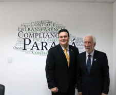Novos contratos de leniência e a intensificação da fiscalização sobre o serviço público estadual levaram a Controladoria-Geral do Estado a reestruturar a área de corregedoria, com novo espaço e mais servidores.

A inauguração oficial das novas dependências ocorreu nesta quinta-feira (12), com a presença do vice-governador Darci Piana, do controlador-geral do Estado, Raul Siqueira, e funcionários da CGE. Foto: Camila Tonetti/Vice-governadoria