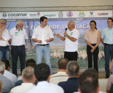 O governador Carlos Massa Ratinho Junior lançou nesta quinta-feira (12), em Paranavaí, o Programa de Irrigação, que tem como objetivo aumentar a produtividade agrícola e potencializar a produção do Paraná. A previsão é que o incremento de produção atinja até 500% em algumas culturas e facilite o processo de integração lavoura-floresta-pecuária. A iniciativa é da Secretaria da Agricultura e do Abastecimento e foi desenvolvida com o apoio da cooperativa Cocamar. Foto: José Fernando Ogura/AEN