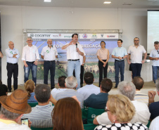 O governador Carlos Massa Ratinho Junior lançou nesta quinta-feira (12), em Paranavaí, o Programa de Irrigação, que tem como objetivo aumentar a produtividade agrícola e potencializar a produção do Paraná. A previsão é que o incremento de produção atinja até 500% em algumas culturas e facilite o processo de integração lavoura-floresta-pecuária. A iniciativa é da Secretaria da Agricultura e do Abastecimento e foi desenvolvida com o apoio da cooperativa Cocamar. Foto: José Fernando Ogura/AEN