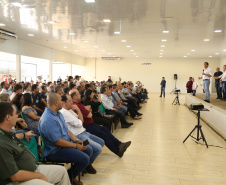 O governador Carlos Massa Ratinho Junior lançou nesta quinta-feira (12), em Paranavaí, o Programa de Irrigação, que tem como objetivo aumentar a produtividade agrícola e potencializar a produção do Paraná. A previsão é que o incremento de produção atinja até 500% em algumas culturas e facilite o processo de integração lavoura-floresta-pecuária. A iniciativa é da Secretaria da Agricultura e do Abastecimento e foi desenvolvida com o apoio da cooperativa Cocamar. Foto: José Fernando Ogura/AEN