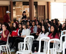 Estudantes de diversas escolas estaduais do Paraná participaram de preparações presenciais para o desafio Change the Game, projeto de programação do Google Play apoiado pela Secretaria de Estado da Educação e do Esporte e exclusivo para garotas. Foto: Divulgação/SEED