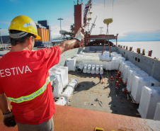 O Porto de Paranaguá lembra nesta sexta-feira (13) o aniversário de 116 de organização da categoria dos estivadores no Paraná. Fundado em 1903, o Sindicato dos Estivadores de Paranaguá (Sindestiva) foi um dos primeiros do país. É a classe de Trabalhador Portuário Avulso (TPA) mais antiga de Paranaguá. Atualmente, são cerca de 1.100 estivadores ativos no porto paranaense.