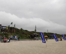 A Paraná Turismo apoiou com divulgação e marketing o evento neste fim de semana na Ilha do Mel. Surfistas profissionais desembarcaram na Ilha do Mel para mais uma etapa válida pelo Campeonato Brasileiro de Surfe. O Cattalini apresenta: Eco Ilha Surf Pro 2019 reuniu a elite do esporte nacional na disputa pelos 3 mil pontos no ranking e pelos R$ 30 mil em dinheiro, a maior premiação da história do surfe na categoria masculino, no Paraná. Foto:Kelly Frizo/Divulgação Esporte Paraná