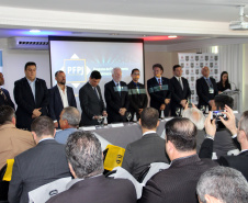 Paraná participa de programa para fortalecer a polícia judiciária.

O vice-governador Darci Piana participou da abertura, junto com o ministro da Justiça, Sérgio Moro, e o secretário da Segurança Pública, Romulo Marinho Soares. O evento terá duração de uma semana e as discussões são direcionadas aos delegados da Polícia Civil do Paraná, a fim de dividir e difundir experiências e boas práticas no combate ao crime organizado, corrupção e lavagem de dinheiro.Foto: Divulgação/SESP