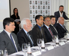 Paraná participa de programa para fortalecer a polícia judiciária.

O vice-governador Darci Piana participou da abertura, junto com o ministro da Justiça, Sérgio Moro, e o secretário da Segurança Pública, Romulo Marinho Soares. O evento terá duração de uma semana e as discussões são direcionadas aos delegados da Polícia Civil do Paraná, a fim de dividir e difundir experiências e boas práticas no combate ao crime organizado, corrupção e lavagem de dinheiro.Foto: Divulgação/SESP
