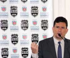 Paraná participa de programa para fortalecer a polícia judiciária.

O vice-governador Darci Piana participou da abertura, junto com o ministro da Justiça, Sérgio Moro, e o secretário da Segurança Pública, Romulo Marinho Soares. O evento terá duração de uma semana e as discussões são direcionadas aos delegados da Polícia Civil do Paraná, a fim de dividir e difundir experiências e boas práticas no combate ao crime organizado, corrupção e lavagem de dinheiro.Foto: Divulgação/SESP