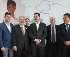 O Governo do Estado e os Correios firmam nesta segunda-feira (16) protocolo de intenções para a implantação do Balcão do Cidadão no Paraná