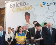 O Governo do Estado e os Correios firmam nesta segunda-feira (16) protocolo de intenções para a implantação do Balcão do Cidadão no Paraná