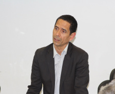 
O Secretário da Segurança Pública do Paraná, Romulo Marinho Soares, abriu, nesta terça-feira (17) o Encontro Nacional do Colegiado de Presidentes dos Conselhos Estaduais de Políticas Públicas sobre Drogas, que pela primeira vez é realizado no Estado. O evento acontece no prédio da Secretaria da Segurança Pública e reúne representantes dos Conselhos de 15 estados. Foto: Divulgação/SESP