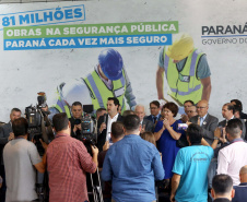 O governador Carlos Massa Ratinho Junior confirmou nesta quarta-feira (18) investimentos do Estado em pacote de obras da área da Segurança Pública. Serão construídas cadeias públicas em Foz do Iguaçu, Londrina, Ponta Grossa e Guaíra e delegacias em Araucária, Almirante Tamandaré e Colombo. A solenidade foi no Palácio Iguaçu, com a presença do secretário da Segurança Pública, Romulo Marinho Soares. Curitiba,18/09/2019 Foto:Jaelson Lucas / AEN