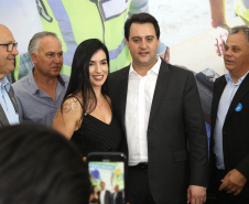 O governador Carlos Massa Ratinho Junior confirmou nesta quarta-feira (18) investimentos do Estado em pacote de obras da área da Segurança Pública. Serão construídas cadeias públicas em Foz do Iguaçu, Londrina, Ponta Grossa e Guaíra e delegacias em Araucária, Almirante Tamandaré e Colombo. A solenidade foi no Palácio Iguaçu, com a presença do secretário da Segurança Pública, Romulo Marinho Soares. Curitiba,18/09/2019 Foto:Jaelson Lucas / AEN