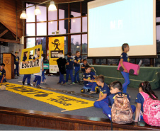 Palestras, blitzes educativas e uma megaoperação voltada à educação no trânsito em todo o Estado serão as principais ações da Polícia Militar durante a Semana Nacional de Trânsito. O evento que marcou a abertura das atividades aconteceu nesta quarta-feira (18), no Salão de Atos do Parque Barigui, em Curitiba, e contou com a participação de órgãos e entidades ligados ao trânsito.Foto: Divulgação/SESP