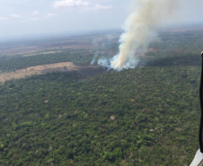 A atuação que os bombeiros paranaenses tiveram na Amazônia, integrando a Operação Verde Brasil, do Ministério da Defesa, será valiosa para os trabalhos no Paraná, em favor da população do Estado. “Nossa experiência na Amazônia nos prepara para o trabalho que faremos no nosso Estado”, avalia o tenente-coronel Fernando Raimundo Schunig, comandante da equipe paranaense e do 3º Comando Regional dos Bombeiros, sediado em Cascavel (Oeste). Foto: Divulgalção/PMPR