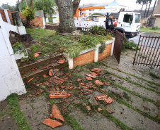 As fortes chuvas que atingiram a metade Leste do Paraná nesta quarta e quinta-feira (18 e 19) afetaram 23.106 pessoas e danificaram 5.505 residências, de acordo o boletim da Coordenadoria Estadual de Proteção e Defesa Civil, atualizado às 14h45 desta sexta-feira (20). As chuvas, granizos e vendavais afetaram 24 municípios da Região Metropolitana de Curitiba, Campos Gerais, Centro e Centro-Sul do Estado. Foto:  José Fernando Ogura/AEN