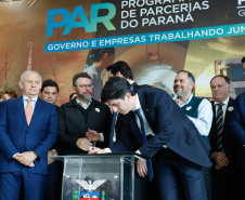 O Governo do Paraná iniciou nesta segunda-feira (23) o processo de Parcerias Público-Privadas (PPPs) com a formalização de três projetos