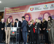 O governador Carlos Massa Ratinho Junior apresentou nesta terça-feira (24), no Palácio Iguaçu, em Curitiba, o Programa Banco da Mulher Paranaense. Participaram: vice-governador, Darci Piana; secretários:da Fazenda, Renê Garcia Junior; Chefe da Casa Civil, Guto Silva; presidente da Fomento Paraná, Heraldo Alves das Neves; deputados; entre outros.Curitiba, 24-09-19.Foto: Arnaldo Alves / AEN.