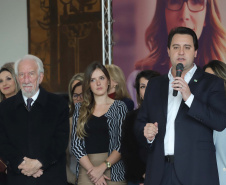 O governador Carlos Massa Ratinho Junior apresentou nesta terça-feira (24), no Palácio Iguaçu, em Curitiba, o Programa Banco da Mulher Paranaense. Participaram: vice-governador, Darci Piana; secretários:da Fazenda, Renê Garcia Junior; Chefe da Casa Civil, Guto Silva; presidente da Fomento Paraná, Heraldo Alves das Neves; deputados; entre outros.Curitiba, 24-09-19.Foto: Arnaldo Alves / AEN.