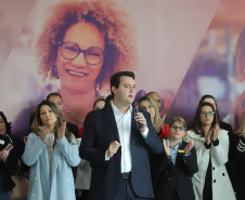 O governador Carlos Massa Ratinho Junior apresentou nesta terça-feira (24), no Palácio Iguaçu, em Curitiba, o Programa Banco da Mulher Paranaense. Participaram: vice-governador, Darci Piana; secretários:da Fazenda, Renê Garcia Junior; Chefe da Casa Civil, Guto Silva; presidente da Fomento Paraná, Heraldo Alves das Neves; deputados; entre outros.Curitiba, 24-09-19.Foto: Arnaldo Alves / AEN.
