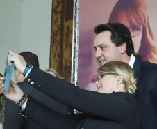 O governador Carlos Massa Ratinho Junior apresentou nesta terça-feira (24), no Palácio Iguaçu, em Curitiba, o Programa Banco da Mulher Paranaense. Participaram: vice-governador, Darci Piana; secretários:da Fazenda, Renê Garcia Junior; Chefe da Casa Civil, Guto Silva; presidente da Fomento Paraná, Heraldo Alves das Neves; deputados; entre outros.Curitiba, 24-09-19.Foto: Arnaldo Alves / AEN.