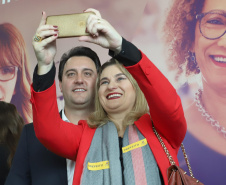 O governador Carlos Massa Ratinho Junior apresentou nesta terça-feira (24), no Palácio Iguaçu, em Curitiba, o Programa Banco da Mulher Paranaense. Participaram: vice-governador, Darci Piana; secretários:da Fazenda, Renê Garcia Junior; Chefe da Casa Civil, Guto Silva; presidente da Fomento Paraná, Heraldo Alves das Neves; deputados; entre outros.Curitiba, 24-09-19.Foto: Arnaldo Alves / AEN.