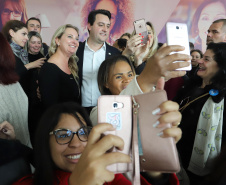 O governador Carlos Massa Ratinho Junior apresentou nesta terça-feira (24), no Palácio Iguaçu, em Curitiba, o Programa Banco da Mulher Paranaense. Participaram: vice-governador, Darci Piana; secretários:da Fazenda, Renê Garcia Junior; Chefe da Casa Civil, Guto Silva; presidente da Fomento Paraná, Heraldo Alves das Neves; deputados; entre outros.Curitiba, 24-09-19.Foto: Arnaldo Alves / AEN.