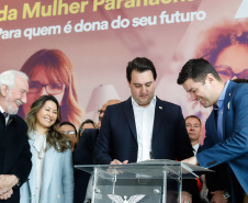 O governador Carlos Massa Ratinho Junior apresentou nesta terça-feira (24) o programa Banco da Mulher Paranaense, iniciativa do Governo do Estado para incentivar o empreendedorismo feminino em todos os setores econômicos, visando gerar mais emprego e renda no Estado.