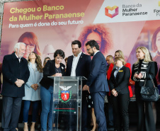O governador Carlos Massa Ratinho Junior apresentou nesta terça-feira (24) o programa Banco da Mulher Paranaense, iniciativa do Governo do Estado para incentivar o empreendedorismo feminino em todos os setores econômicos, visando gerar mais emprego e renda no Estado.