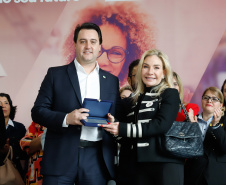 O governador Carlos Massa Ratinho Junior apresentou nesta terça-feira (24) o programa Banco da Mulher Paranaense, iniciativa do Governo do Estado para incentivar o empreendedorismo feminino em todos os setores econômicos, visando gerar mais emprego e renda no Estado.