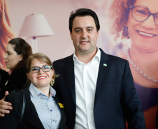 O governador Carlos Massa Ratinho Junior apresentou nesta terça-feira (24) o programa Banco da Mulher Paranaense, iniciativa do Governo do Estado para incentivar o empreendedorismo feminino em todos os setores econômicos, visando gerar mais emprego e renda no Estado.