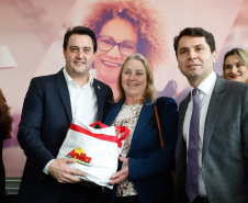 O governador Carlos Massa Ratinho Junior apresentou nesta terça-feira (24) o programa Banco da Mulher Paranaense, iniciativa do Governo do Estado para incentivar o empreendedorismo feminino em todos os setores econômicos, visando gerar mais emprego e renda no Estado.