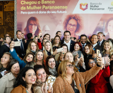 O governador Carlos Massa Ratinho Junior apresentou nesta terça-feira (24) o programa Banco da Mulher Paranaense, iniciativa do Governo do Estado para incentivar o empreendedorismo feminino em todos os setores econômicos, visando gerar mais emprego e renda no Estado.