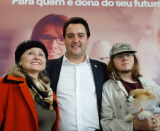 O governador Carlos Massa Ratinho Junior apresentou nesta terça-feira (24) o programa Banco da Mulher Paranaense, iniciativa do Governo do Estado para incentivar o empreendedorismo feminino em todos os setores econômicos, visando gerar mais emprego e renda no Estado.