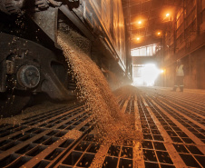 Até o final deste ano, o Porto de Paranaguá deve receber para descarga mais de 6,12 milhões de toneladas de granéis para exportação. O volume esperado para o último trimestre de 2019 é 14% maior que o total movimentado pelo setor no mesmo período do ano passado. Nos três últimos meses de 2018 foram exportadas cerca de 5,26 milhões de toneladas de soja, milho, farelo e açúcar. Foto: Claudio Neves/Portos do Paraná