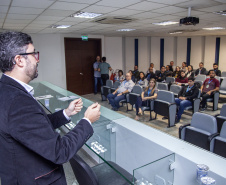 A empresa pública Portos do Paraná finalizou, esta semana, a integração de 28 novos empregados públicos habilitados nos concursos de 2016 e 2017. Todos eles receberam orientações sobre a história dos portos de Paranaguá e Antonina, perímetro do porto organizado, movimentações de cargas, operações, rotinas, situação jurídica da empresa, segurança no trabalho e preservação do meio ambiente, atribuições das diversas áreas. 