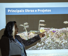 A empresa pública Portos do Paraná finalizou, esta semana, a integração de 28 novos empregados públicos habilitados nos concursos de 2016 e 2017. Todos eles receberam orientações sobre a história dos portos de Paranaguá e Antonina, perímetro do porto organizado, movimentações de cargas, operações, rotinas, situação jurídica da empresa, segurança no trabalho e preservação do meio ambiente, atribuições das diversas áreas. 
