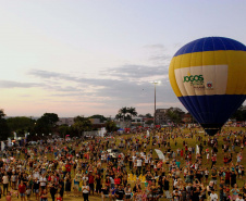 Foz do Iguaçu, no Oeste do Paraná, foi palco do espetáculo de música, luzes e cores neste sábado (28) durante a abertura oficial da 3ª etapa dos Jogos de Aventura e Natureza, que acontece até o próximo fim de semana na região dos municípios lindeiros. Cerca de 10 mil pessoas participaram. Foto: Beto Pacheco