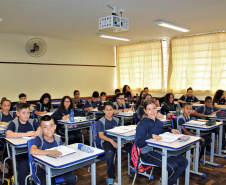 Garantir a presença do aluno em sala é uma das principais frentes da atual gestão da Secretaria de Estado da Educação e do Esporte. Desde que o Programa Presente na Escola foi lançado, em maio, as instituições de ensino do Paraná vestiram a camisa do combate ao abandono escolar. Foto: Divulgação/SEED
