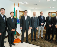 O Governo do Paraná estabeleceu os primeiros contatos para firmar parceria com a Finlândia na área de educação. O governador Carlos Massa Ratinho Junior autorizou que uma delegação com 40 professores da Rede Estadual de Ensino passe três semanas, em abril de 2020, em Helsinque, capital finlandesa, para conhecer detalhes do setor educacional do país europeu, uma das maiores referências mundiais na área.