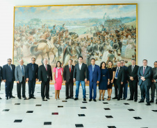  governador Carlos Massa Ratinho Junior recebeu nesta quarta-feira (2) pastores da Diretoria da Convenção das Igrejas Evangélicas Assembleia de Deus no Paraná. O encontro comemorou os 90 anos da Igreja Evangélica Assembleia de Deus em Curitiba. Ratinho Junior destacou o trabalho social da Convenção e disse que espera ter a igreja evangélica e as demais religiões como conselheiras do Governo, principalmente em políticas sociais voltadas às populações mais vulneráveis.