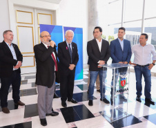 O governador Carlos Massa Ratinho Júnior nomeou nesta quarta-feira (02) os primeiros servidores efetivos da Agência Reguladora de Serviços Públicos Delegados de Infraestrutura do Paraná (Agepar). Presentes: secretários: Chefe da Casa Civil, Guto Silva; de Desenvolvimento Ambiental e de Turismo do Paraná, Márcio Nunes; presidente da Agepar, Omar Akel; de Infraestrutura e Logística, Sandro Alex; entre outros.Curitiba, 02-09-19.Foto: Arnaldo Alves / AEN.