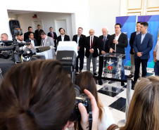 O governador Carlos Massa Ratinho Júnior nomeou nesta quarta-feira (02) os primeiros servidores efetivos da Agência Reguladora de Serviços Públicos Delegados de Infraestrutura do Paraná (Agepar). Presentes: secretários: Chefe da Casa Civil, Guto Silva; de Desenvolvimento Ambiental e de Turismo do Paraná, Márcio Nunes; presidente da Agepar, Omar Akel; de Infraestrutura e Logística, Sandro Alex; entre outros.Curitiba, 02-09-19.Foto: Arnaldo Alves / AEN.