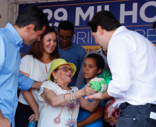 Londrina e outros sete municípios do Norte do Paraná terão R$ 29,8 milhões para fazer investimentos em escolas, ruas, centro cultural e compra de equipamentos. O governador Carlos Massa Ratinho Junior esteve nesta quinta-feira (03) em Londrina, onde recebeu os prefeitos e autorizou as licitações e homologações dos projetos.