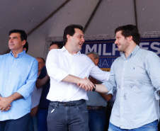 Londrina e outros sete municípios do Norte do Paraná terão R$ 29,8 milhões para fazer investimentos em escolas, ruas, centro cultural e compra de equipamentos. O governador Carlos Massa Ratinho Junior esteve nesta quinta-feira (03) em Londrina, onde recebeu os prefeitos e autorizou as licitações e homologações dos projetos.