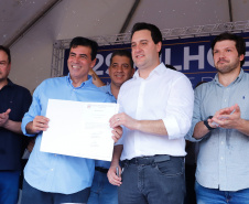 Londrina e outros sete municípios do Norte do Paraná terão R$ 29,8 milhões para fazer investimentos em escolas, ruas, centro cultural e compra de equipamentos. O governador Carlos Massa Ratinho Junior esteve nesta quinta-feira (03) em Londrina, onde recebeu os prefeitos e autorizou as licitações e homologações dos projetos.