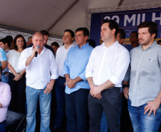Londrina e outros sete municípios do Norte do Paraná terão R$ 29,8 milhões para fazer investimentos em escolas, ruas, centro cultural e compra de equipamentos. O governador Carlos Massa Ratinho Junior esteve nesta quinta-feira (03) em Londrina, onde recebeu os prefeitos e autorizou as licitações e homologações dos projetos.