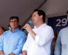 Londrina e outros sete municípios do Norte do Paraná terão R$ 29,8 milhões para fazer investimentos em escolas, ruas, centro cultural e compra de equipamentos. O governador Carlos Massa Ratinho Junior esteve nesta quinta-feira (03) em Londrina, onde recebeu os prefeitos e autorizou as licitações e homologações dos projetos.