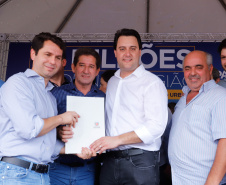 Londrina e outros sete municípios do Norte do Paraná terão R$ 29,8 milhões para fazer investimentos em escolas, ruas, centro cultural e compra de equipamentos. O governador Carlos Massa Ratinho Junior esteve nesta quinta-feira (03) em Londrina, onde recebeu os prefeitos e autorizou as licitações e homologações dos projetos.
