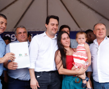 Londrina e outros sete municípios do Norte do Paraná terão R$ 29,8 milhões para fazer investimentos em escolas, ruas, centro cultural e compra de equipamentos. O governador Carlos Massa Ratinho Junior esteve nesta quinta-feira (03) em Londrina, onde recebeu os prefeitos e autorizou as licitações e homologações dos projetos.