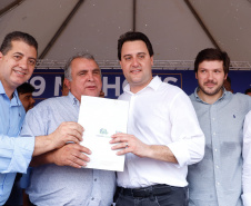 Londrina e outros sete municípios do Norte do Paraná terão R$ 29,8 milhões para fazer investimentos em escolas, ruas, centro cultural e compra de equipamentos. O governador Carlos Massa Ratinho Junior esteve nesta quinta-feira (03) em Londrina, onde recebeu os prefeitos e autorizou as licitações e homologações dos projetos.